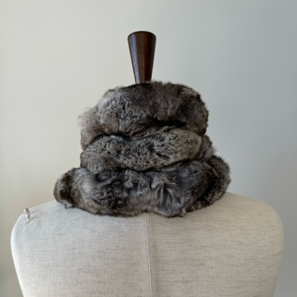 Like new! Surell Genuine Rex Chinchilla Rabbit Fur Neck Scarf - Gray - Picture 4 of 8